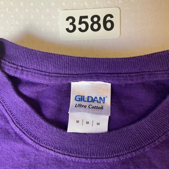 Gildan Women T-shirt size M Purple ShortSleeve Crew Neck Born A Wildcat - Picture 5 of 8
